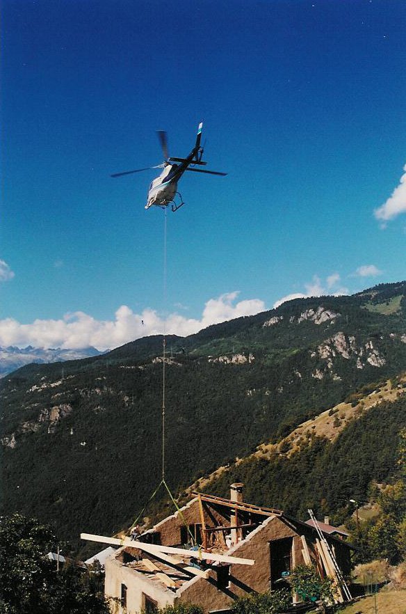 Charpente en bois réalisée par Alpes Charpentes SARL pour une maison à Montagny