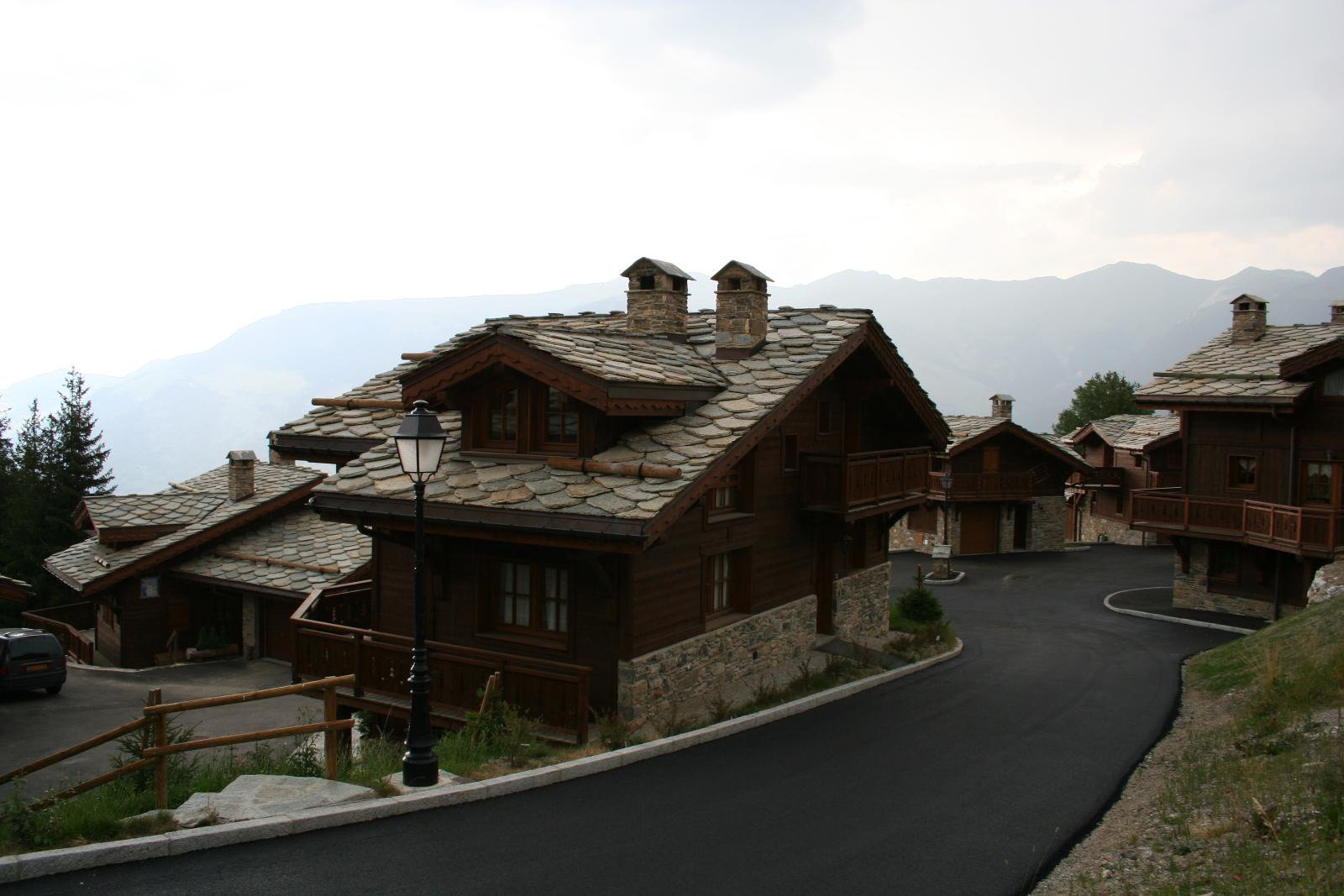 Chalet à Courchevel (Savoie 73) réalisé par Alpes Charpentes à Bozel